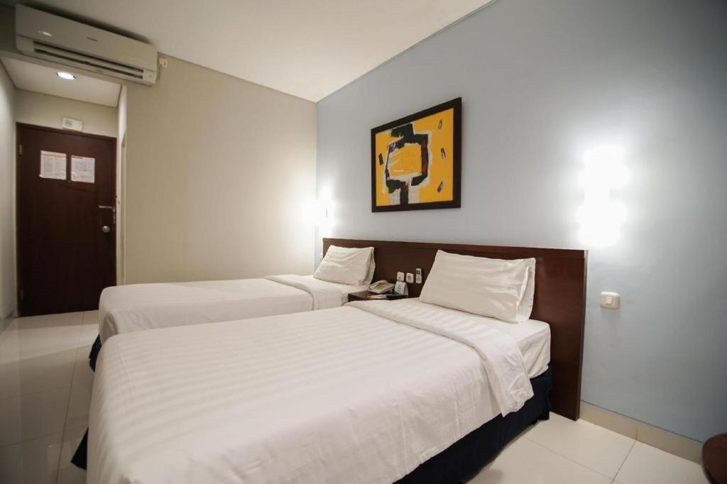 Sofyan Hotel Soepomo Jakarta Exterior photo
